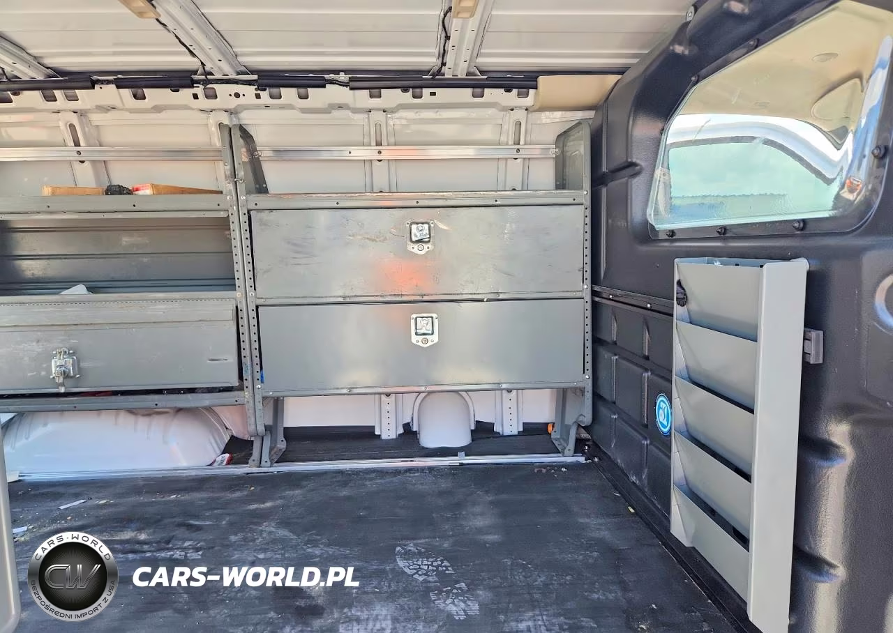 2024 Chevrolet Express G2500 VIN:1GCWGAFP8R1290060 - 11