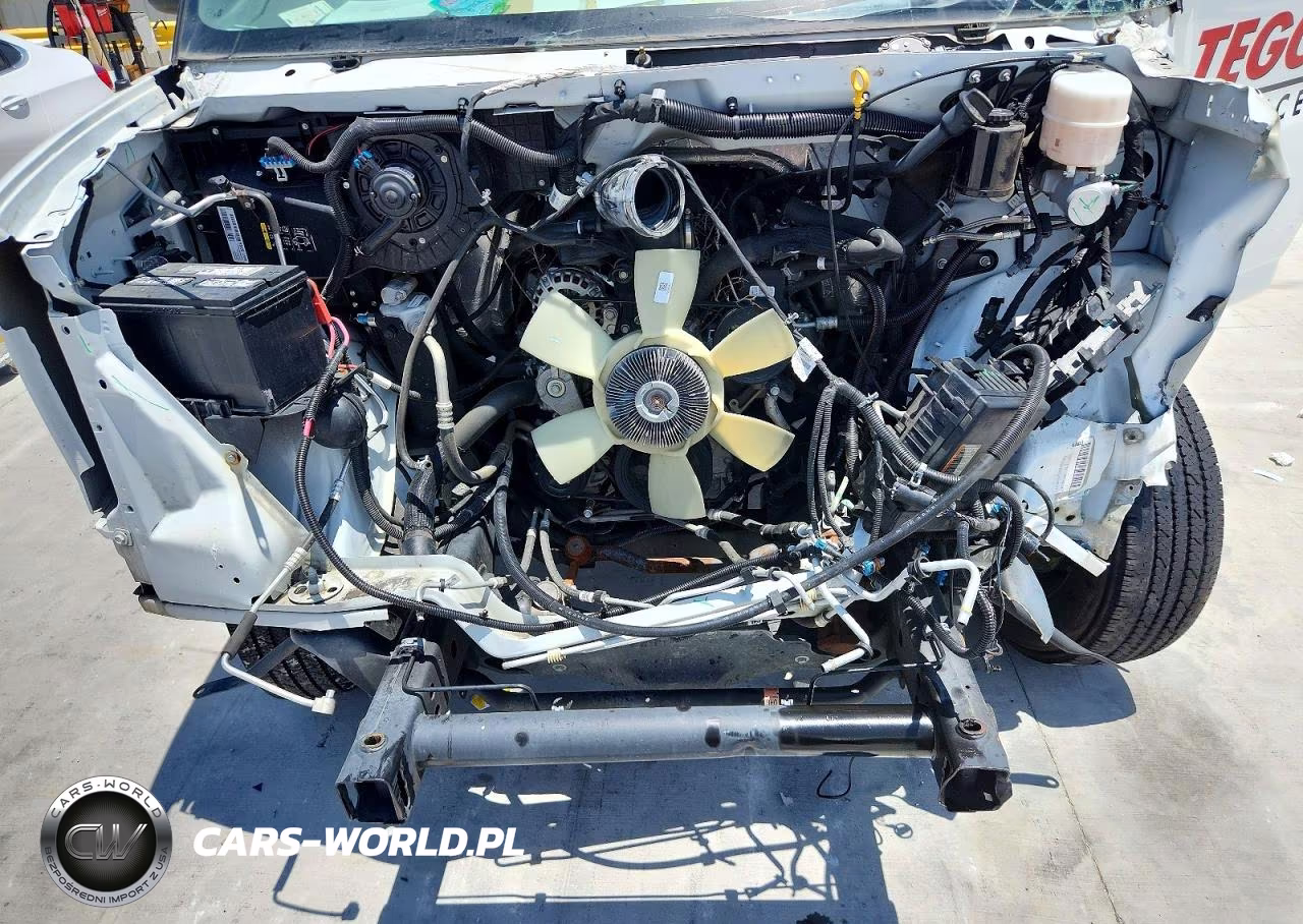 2024 Chevrolet Express G2500 VIN:1GCWGAFP8R1290060 - 12