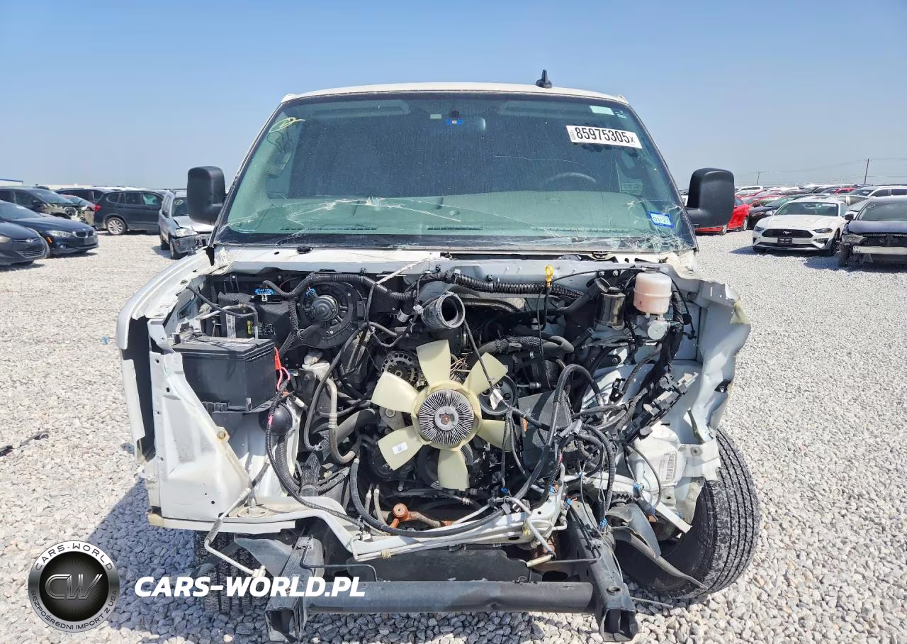 2024 Chevrolet Express G2500 VIN:1GCWGAFP8R1290060 - 5
