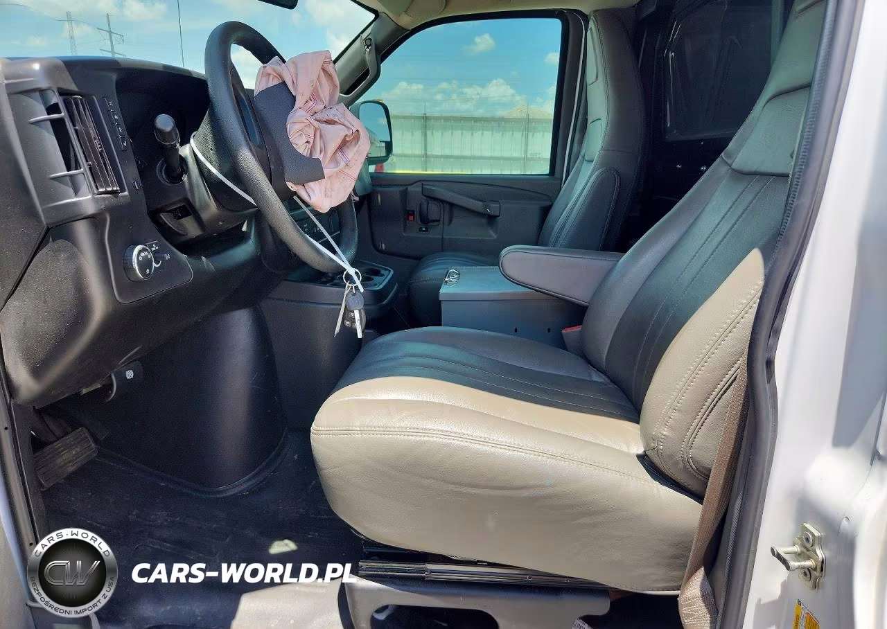 2024 Chevrolet Express G2500 VIN:1GCWGAFP8R1290060 - 7