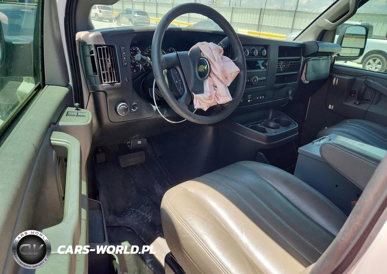 2024 Chevrolet Express G2500 VIN:1GCWGAFP8R1290060 - 8