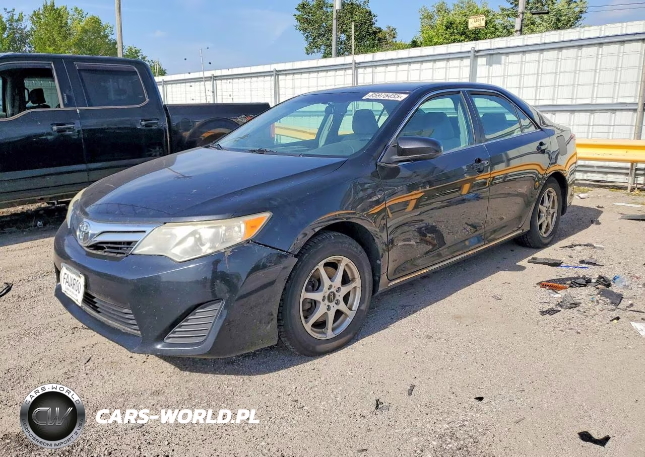 2012 Toyota Camry Le – zdjęcie 1 z 12