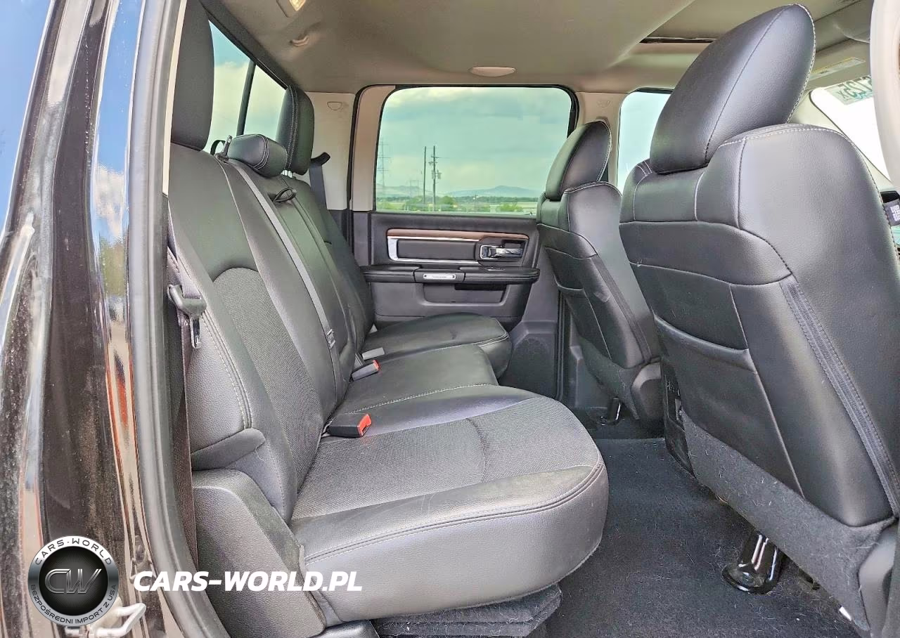 2017 Ram 2500 Laramie VIN:3C6UR5FL1HG733243 - 10