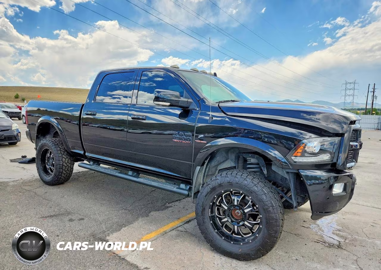 2017 Ram 2500 Laramie VIN:3C6UR5FL1HG733243 - 4