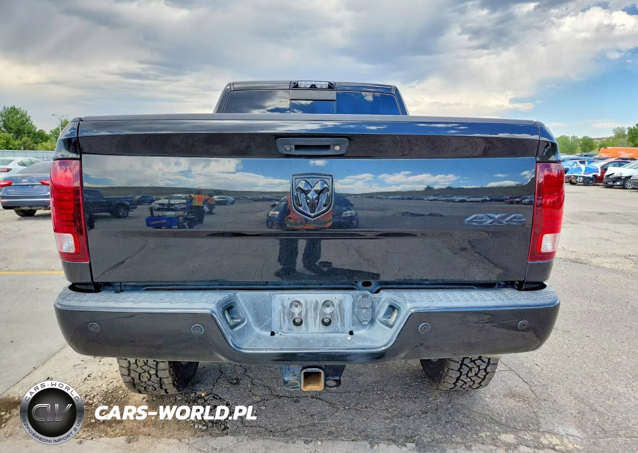 2017 Ram 2500 Laramie VIN:3C6UR5FL1HG733243 - 6