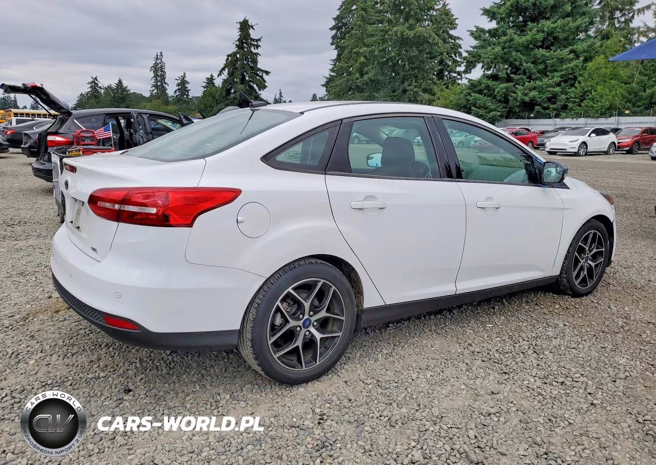 2018 Ford Focus Sel VIN:1FADP3H28JL233652 - 3