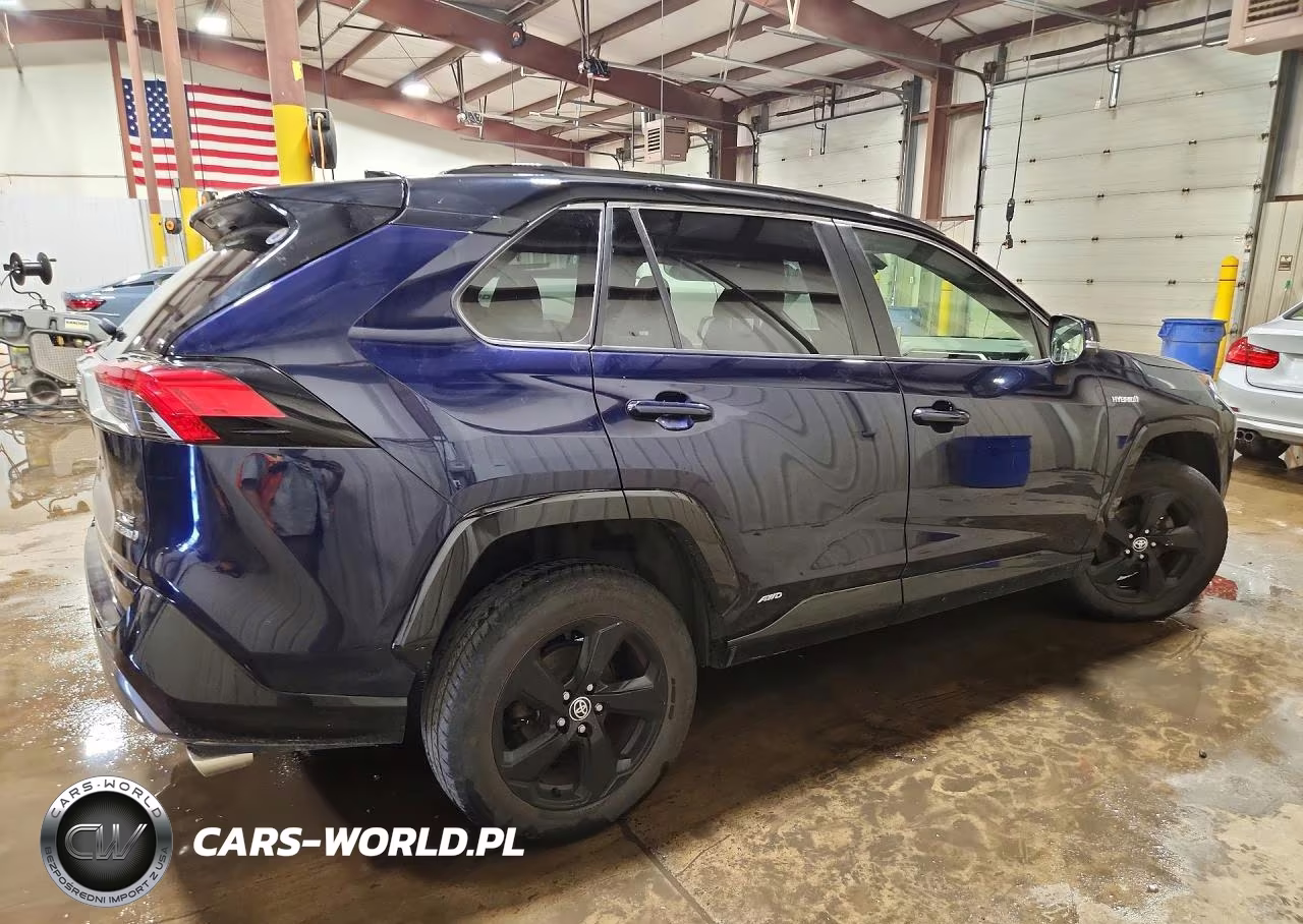 2020 Toyota Rav4 Xse VIN:JTMEWRFV6LJ039654 - 3