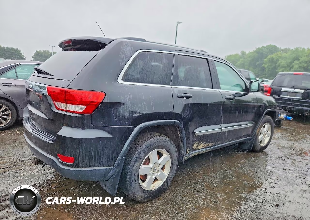 2013 Jeep Grand Cherokee Laredo VIN:1C4RJFAG3DC507403 - 3