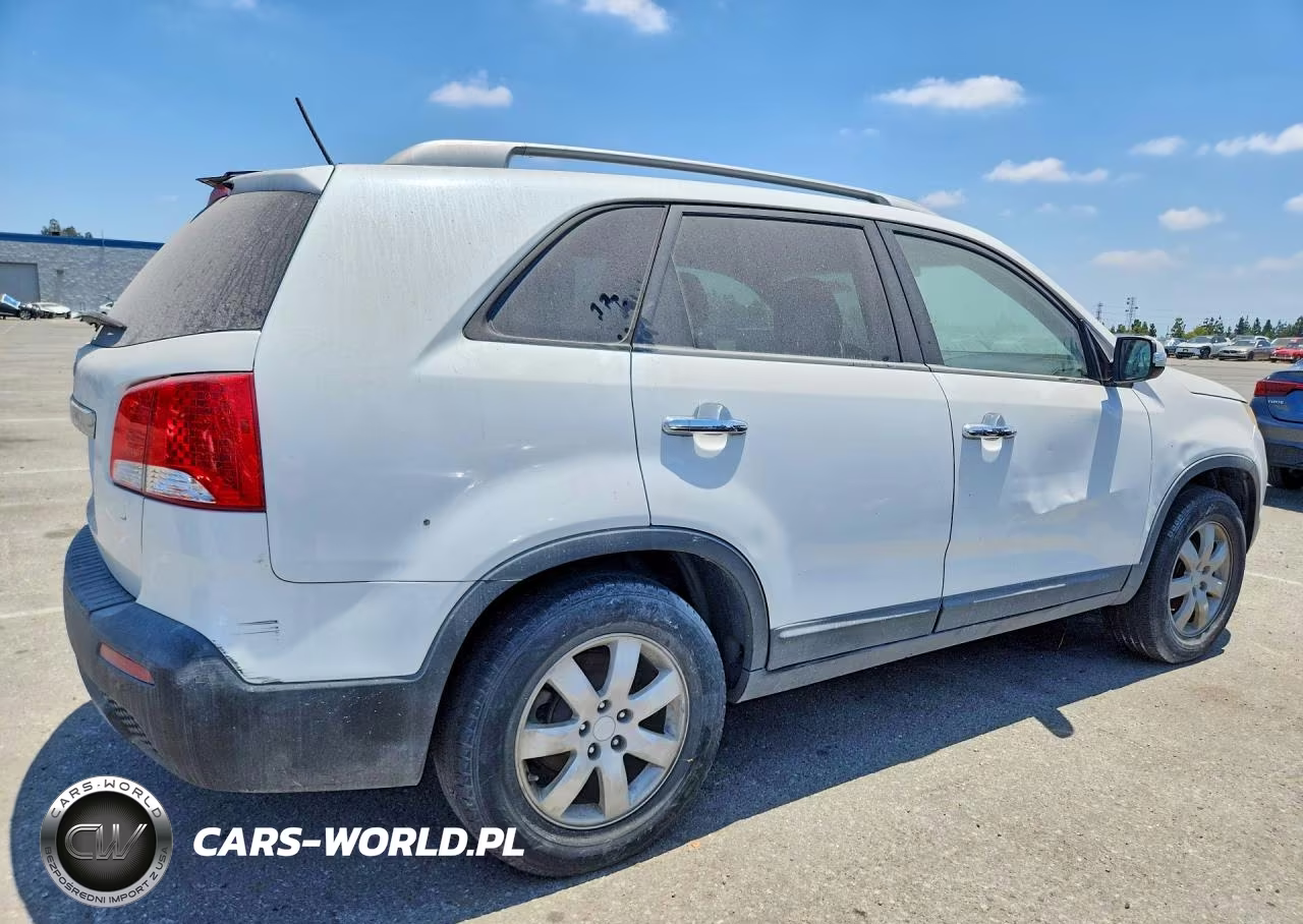2011 Kia Sorento Lx VIN:5XYKT4A12BG154592 - 3