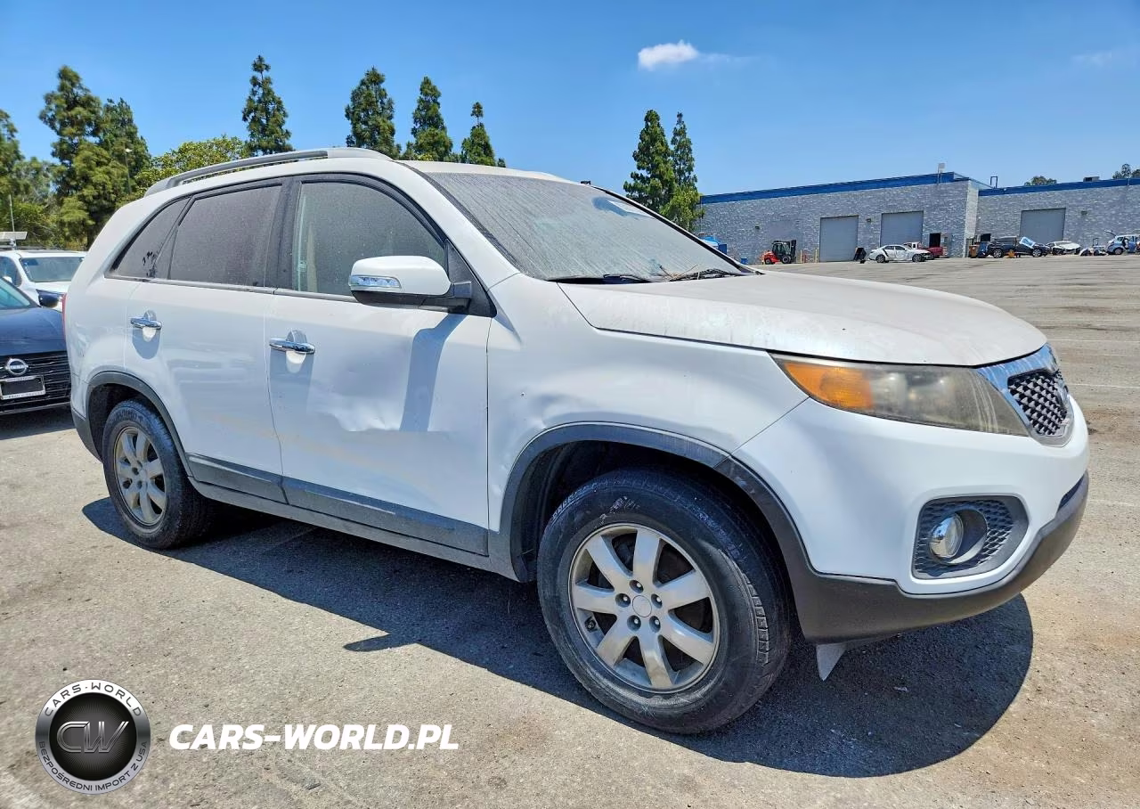 2011 Kia Sorento Lx VIN:5XYKT4A12BG154592 - 4