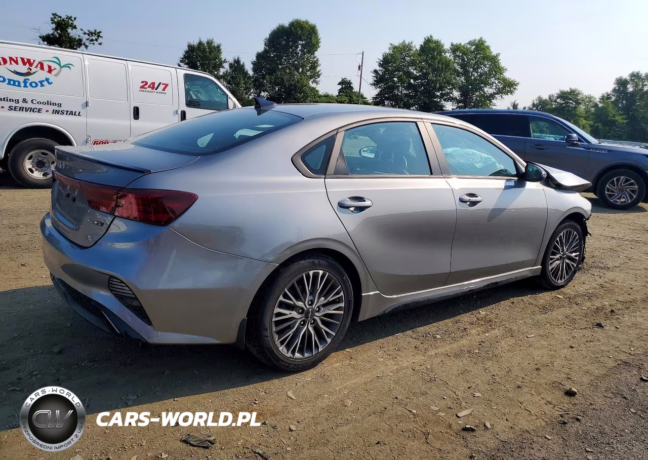 2022 Kia Forte Gt Line VIN:3KPF54AD1NE486191 - 3