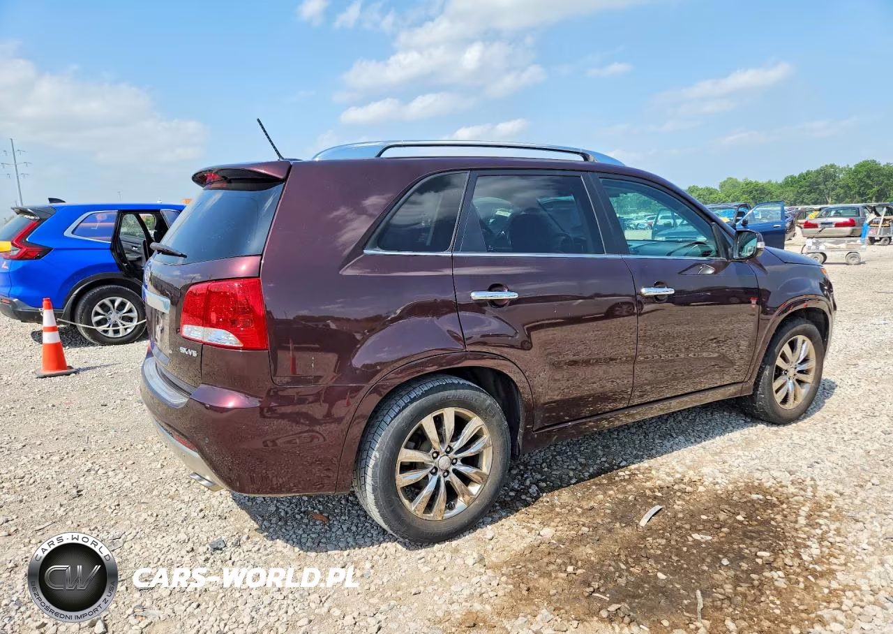 2013 Kia Sorento VIN:5XYKW4A28DG387802 - 3