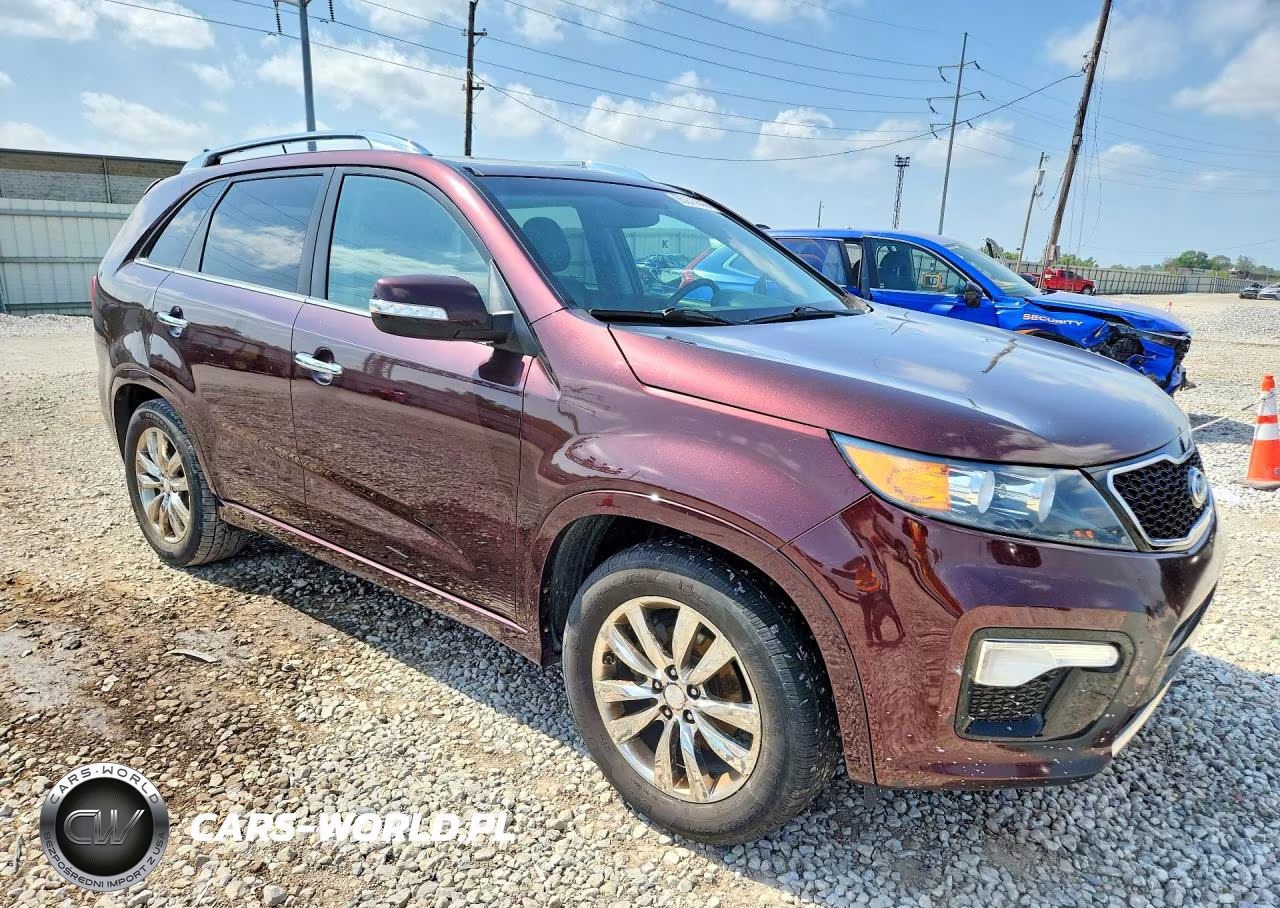 2013 Kia Sorento VIN:5XYKW4A28DG387802 - 4