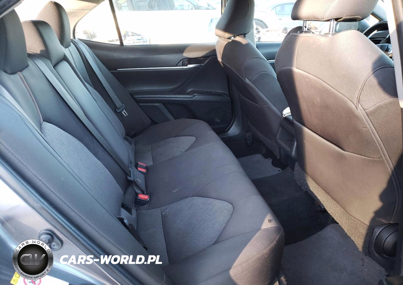 2019 Toyota Camry L VIN:4T1B11HK3KU720112 - 10