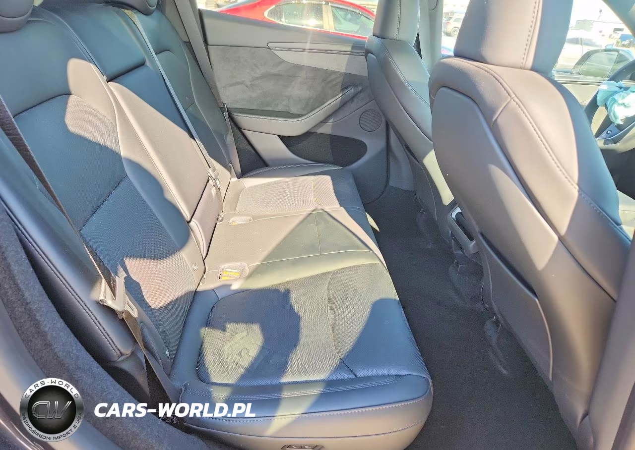 2026 Tesla Model Y VIN:7SAYGDEE7TA699112 - 10