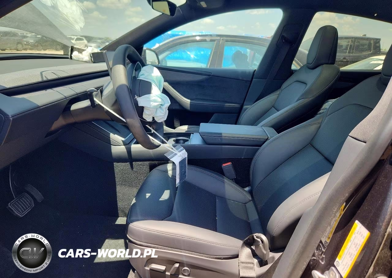 2026 Tesla Model Y VIN:7SAYGDEE7TA699112 - 7