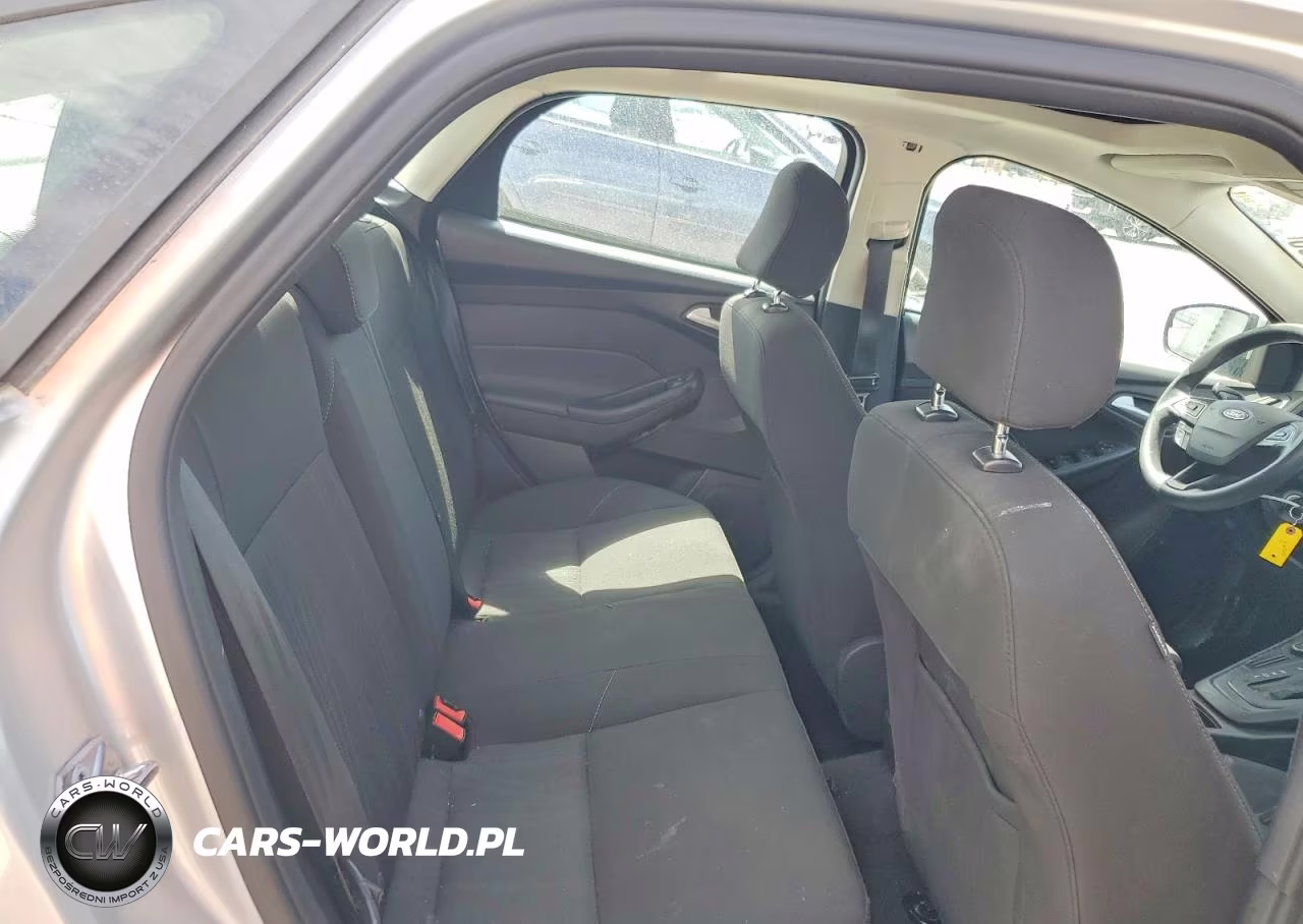 2016 Ford Focus Se VIN:1FADP3F21GL272465 - 10
