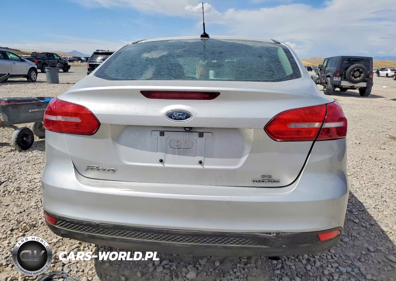 2016 Ford Focus Se VIN:1FADP3F21GL272465 - 6