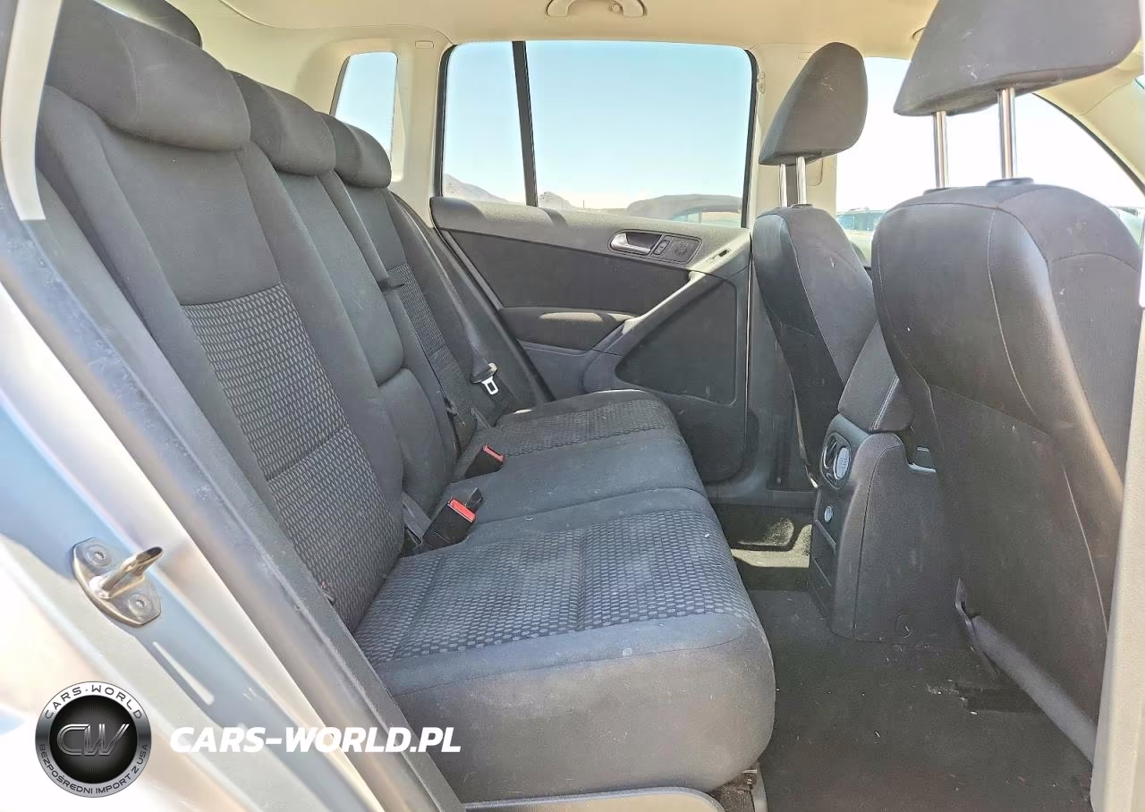 2010 Volkswagen Tiguan Se VIN:WVGBV7AX6AW523838 - 10