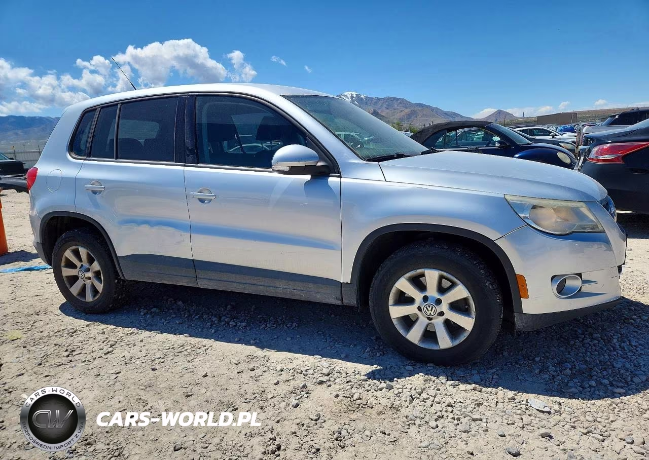 2010 Volkswagen Tiguan Se VIN:WVGBV7AX6AW523838 - 4
