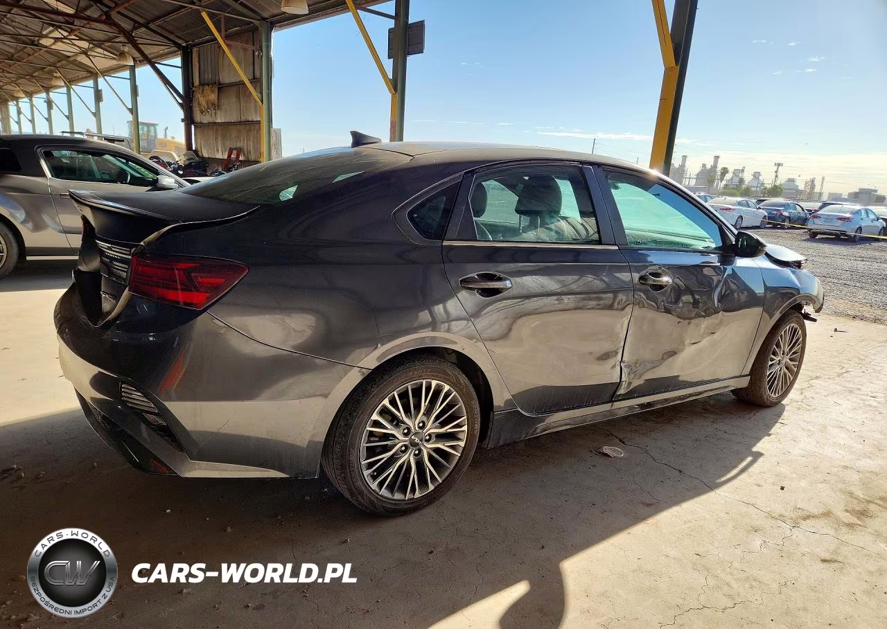 2023 Kia Forte Gt Line VIN:3KPF54AD7PE606613 - 3