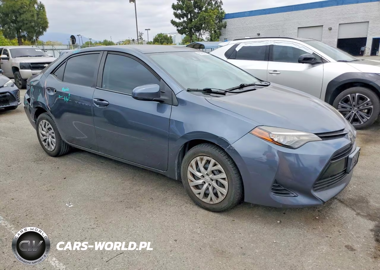 2017 Toyota Corolla Le VIN:2T1BURHE6HC839010 - 4
