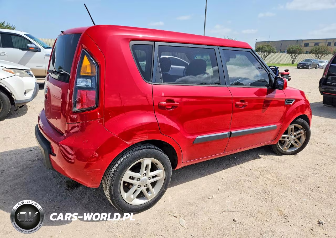 2011 Kia Soul + VIN:KNDJT2A23B7285178 - 3