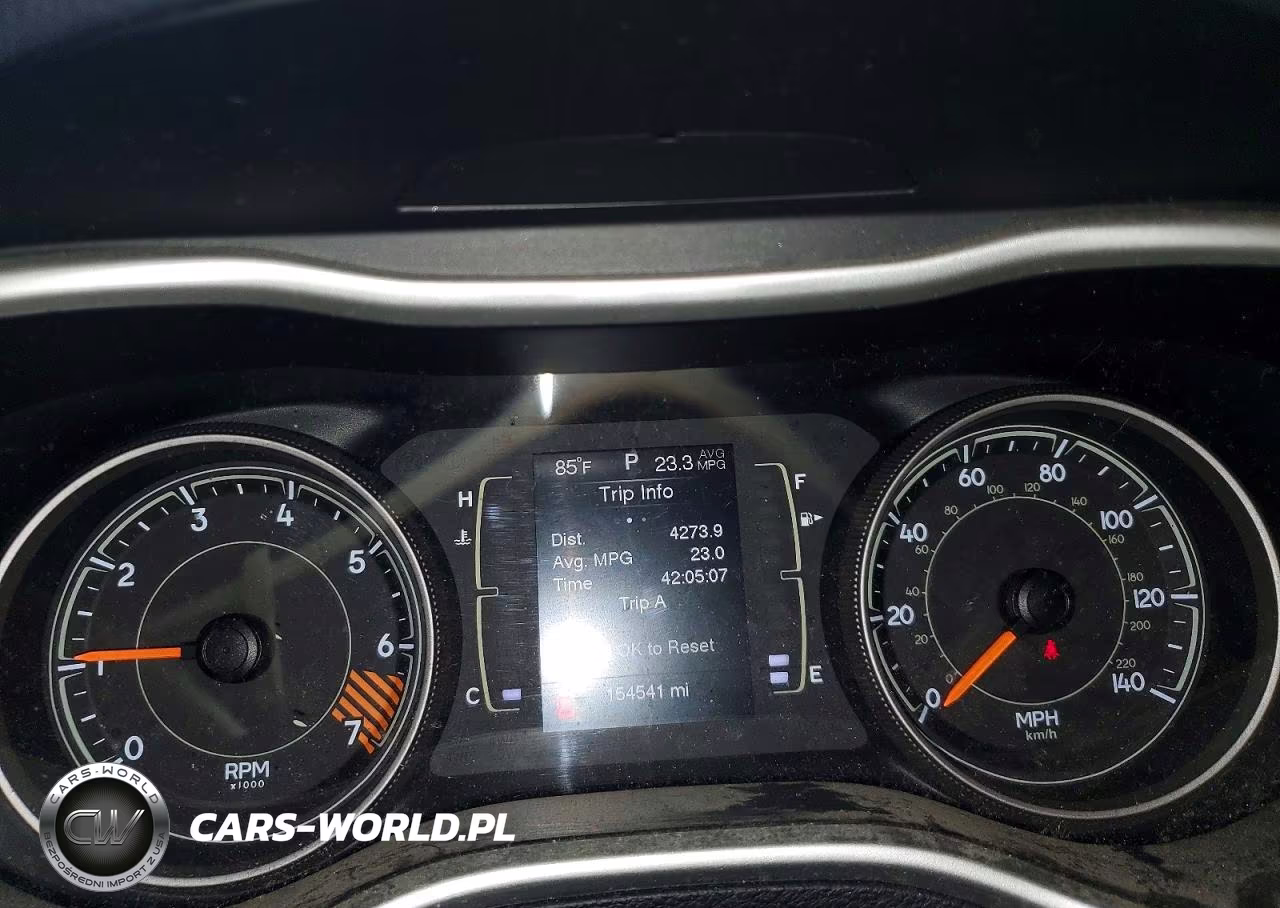 2015 Jeep Cherokee Sport VIN:1C4PJMAB0FW545429 - 9