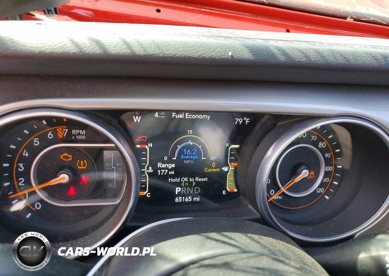 2018 Jeep Wrangler Unlimited Sahara VIN:1C4HJXEG0JW247371 - 9
