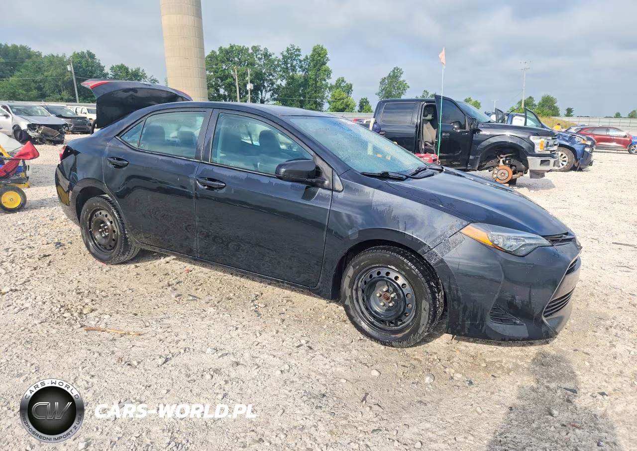 2018 Toyota Corolla Le VIN:2T1BURHE9JC070475 - 4