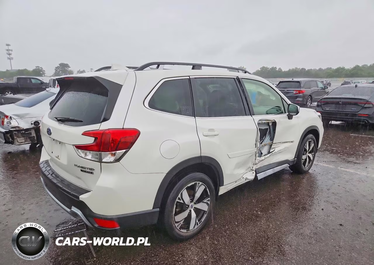 2021 Subaru Forester Touring VIN:JF2SKAXC6MH417883 - 3