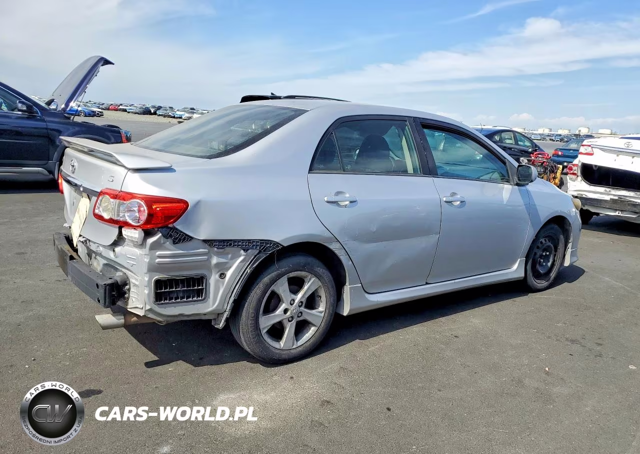 2013 Toyota Corolla S VIN:2T1BU4EE2DC921883 - 3
