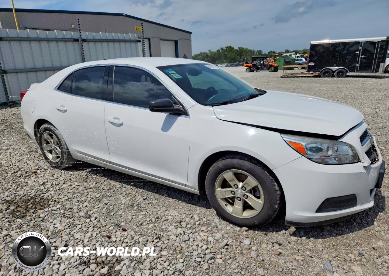 2013 Chevrolet Malibu Ls VIN:1G11B5SA4DF352396 - 4