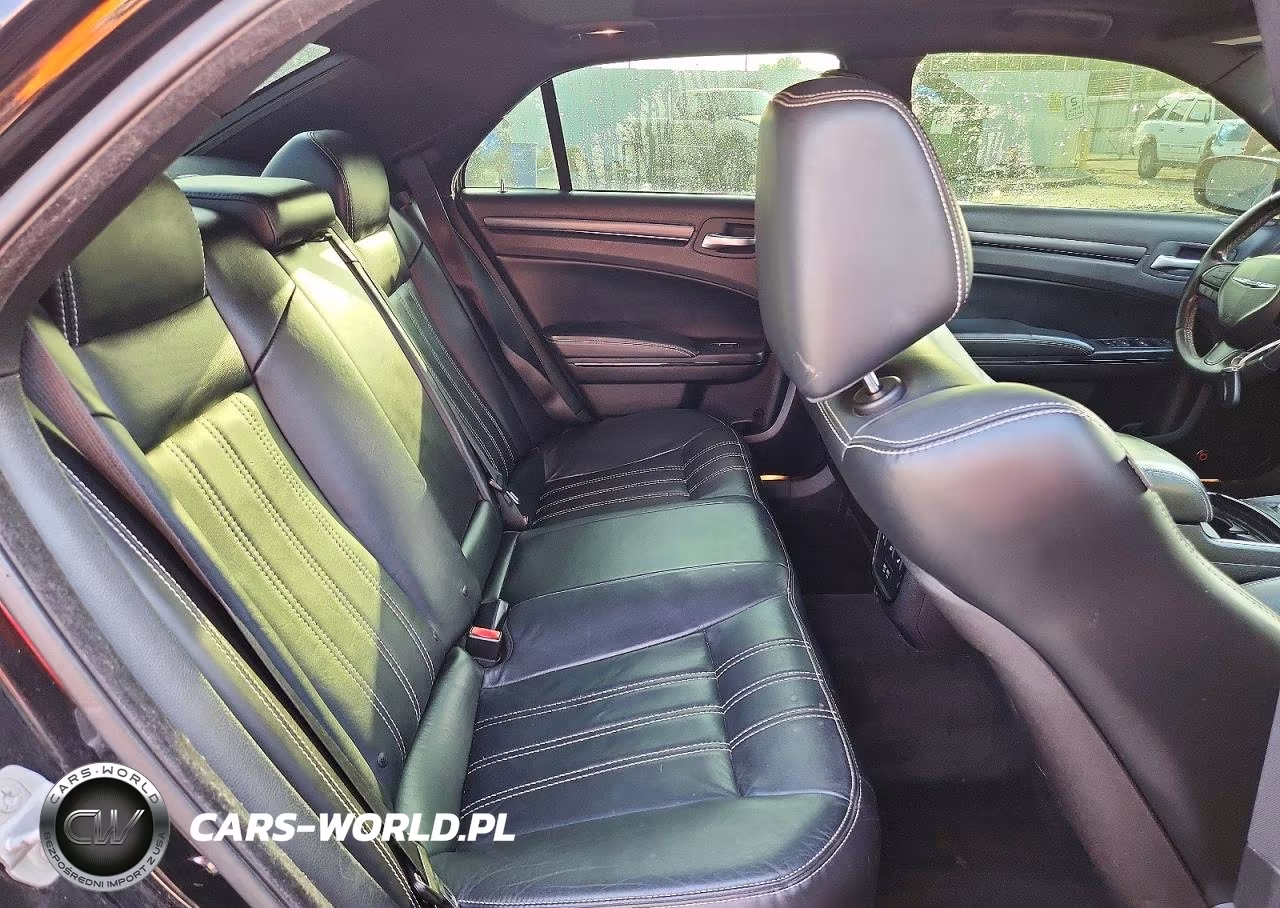 2015 Chrysler 300 S VIN:2C3CCABG4FH797933 - 10