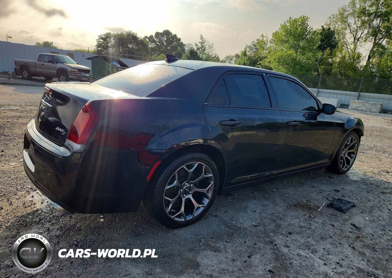 2015 Chrysler 300 S VIN:2C3CCABG4FH797933 - 3