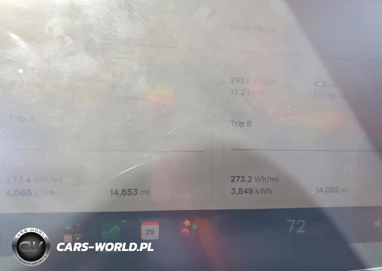 2024 Tesla Model Y VIN:7SAYGDED6RF124308 - 9