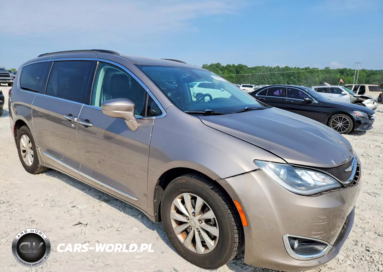 2017 Chrysler Pacifica Touring L VIN:2C4RC1BG6HR535088 - 4