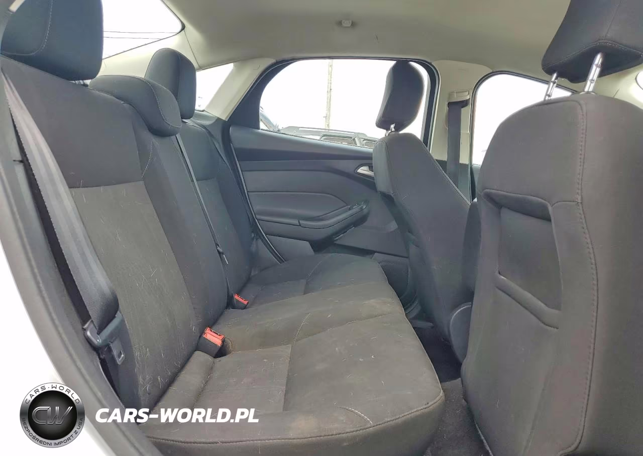 2017 Ford Focus Se VIN:1FADP3F27HL275615 - 10