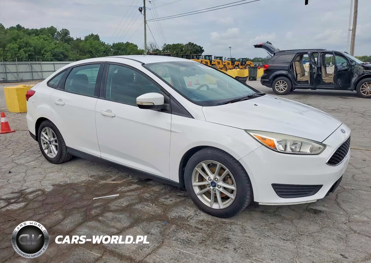 2017 Ford Focus Se VIN:1FADP3F27HL275615 - 4