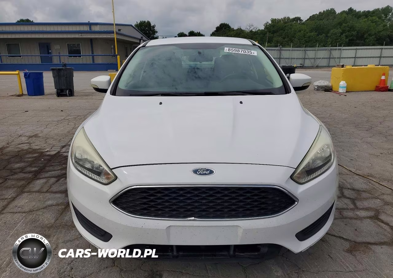 2017 Ford Focus Se VIN:1FADP3F27HL275615 - 5