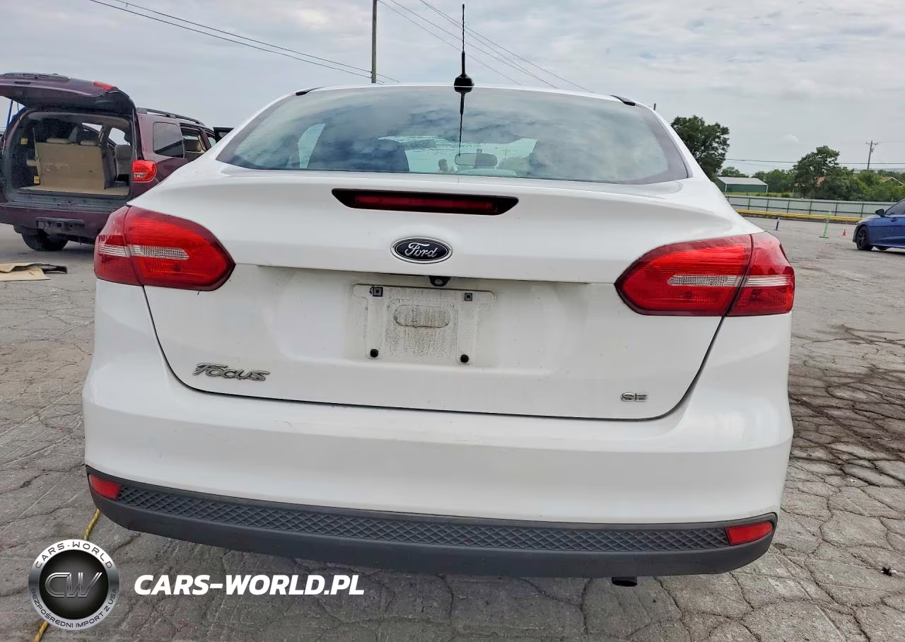 2017 Ford Focus Se VIN:1FADP3F27HL275615 - 6