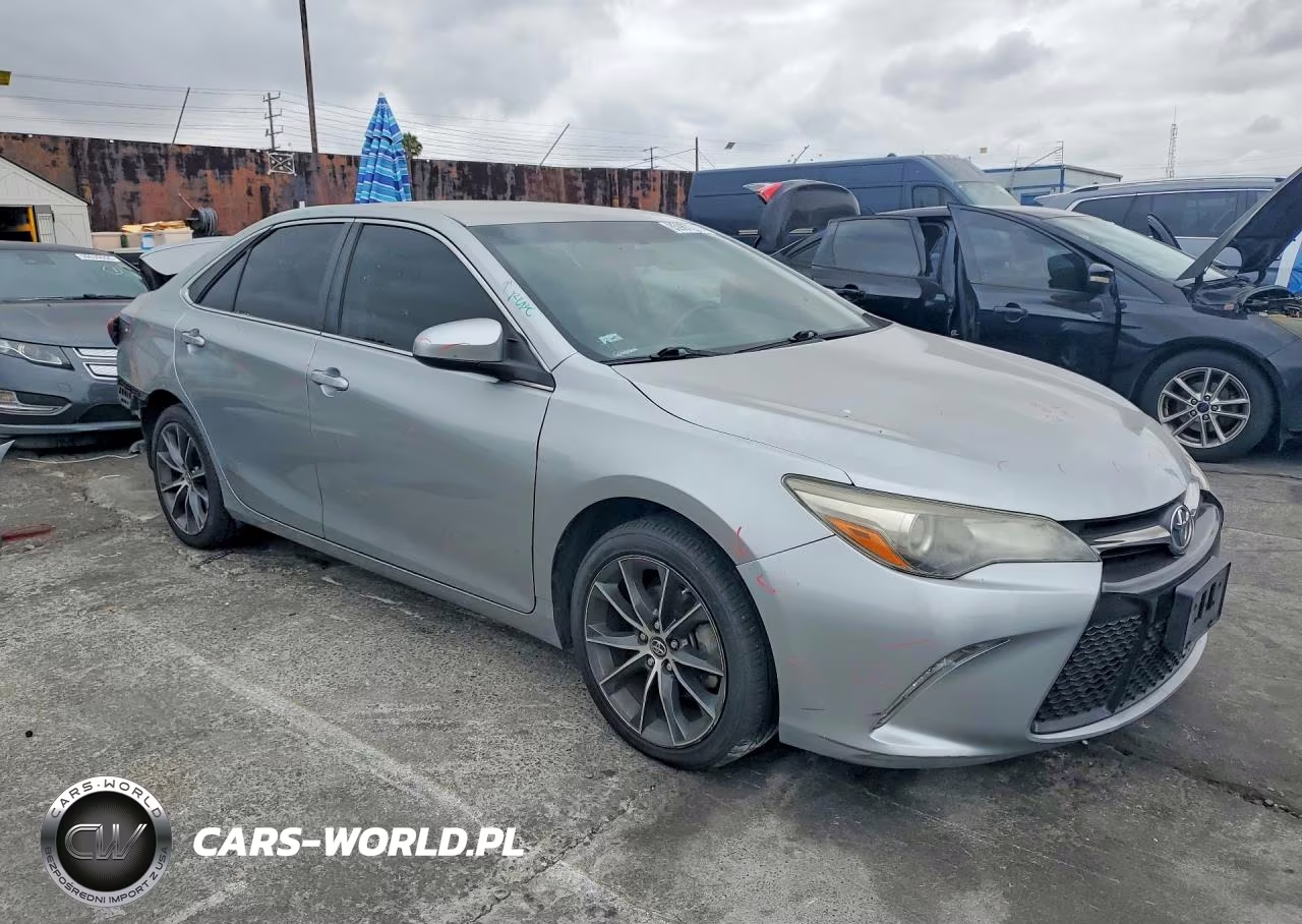 2015 Toyota Camry Xse VIN:4T1BF1FK9FU885270 - 4