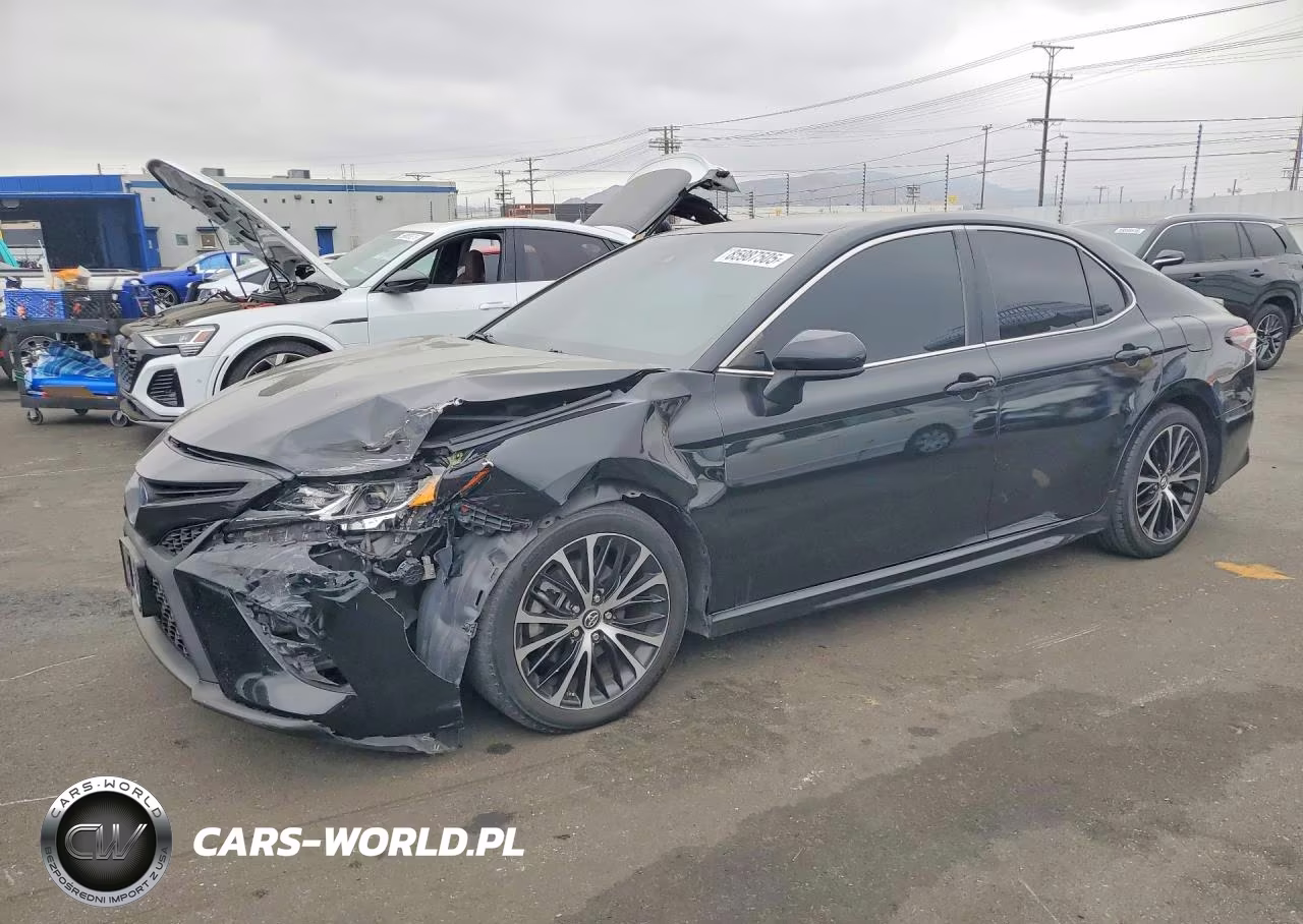 2019 Toyota Camry Hybrid Se