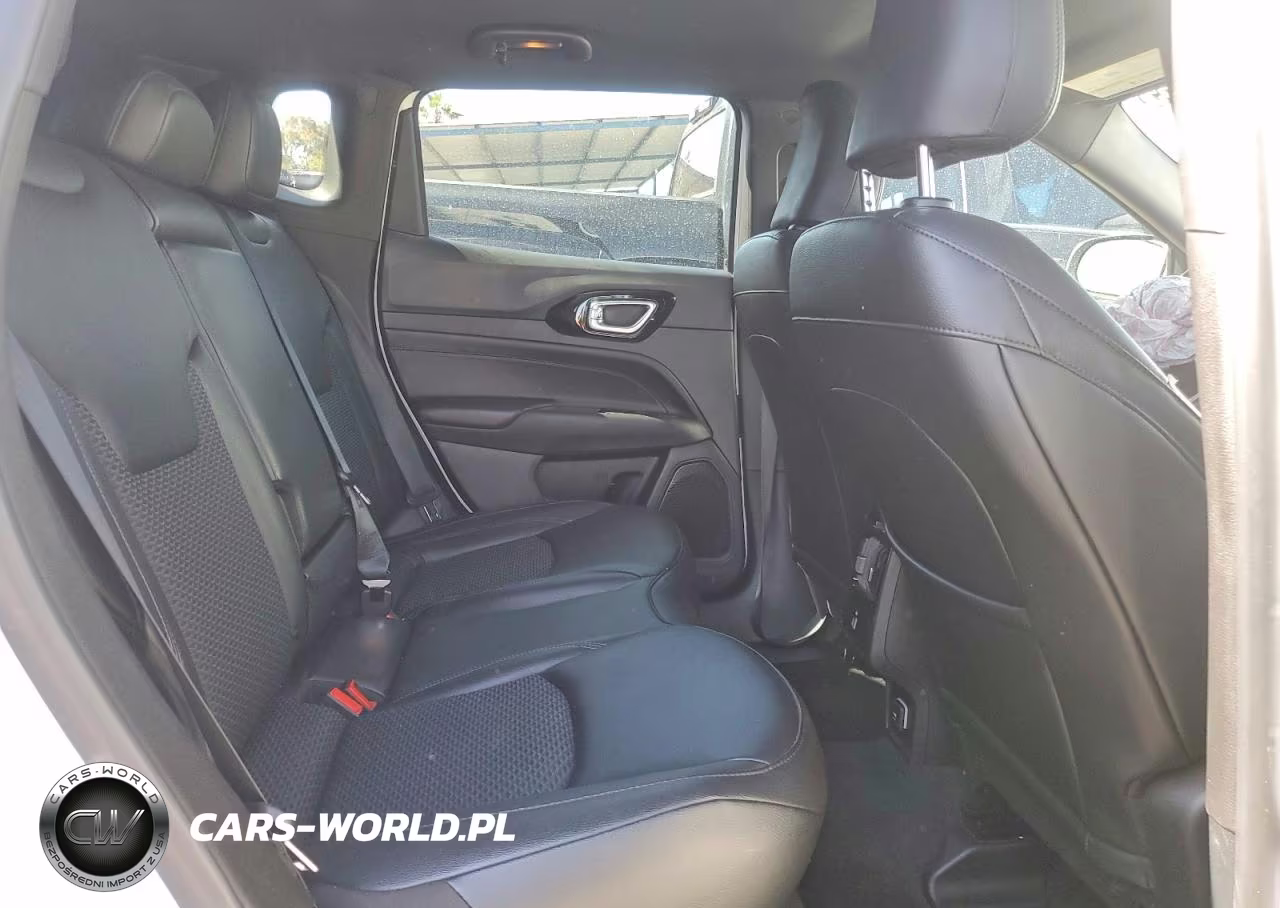 2025 Jeep Compass Latitude VIN:3C4NJDBN0ST623854 - 10