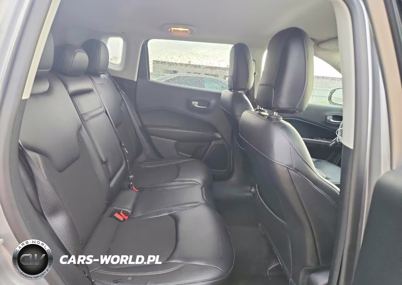2018 Jeep Compass Latitude VIN:3C4NJDBB3JT104138 - 10