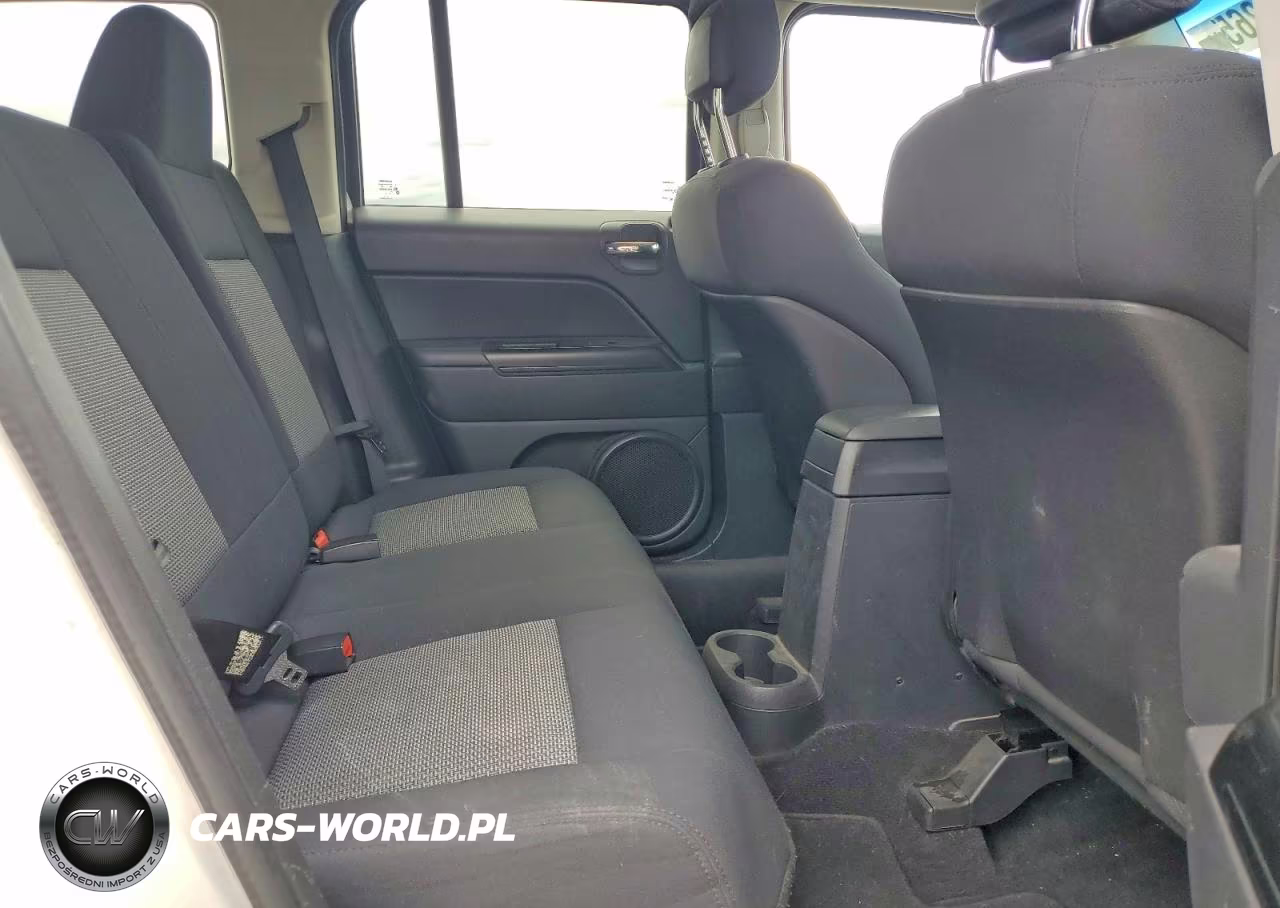 2010 Jeep Patriot Sport VIN:1J4NF2GBXAD518340 - 11