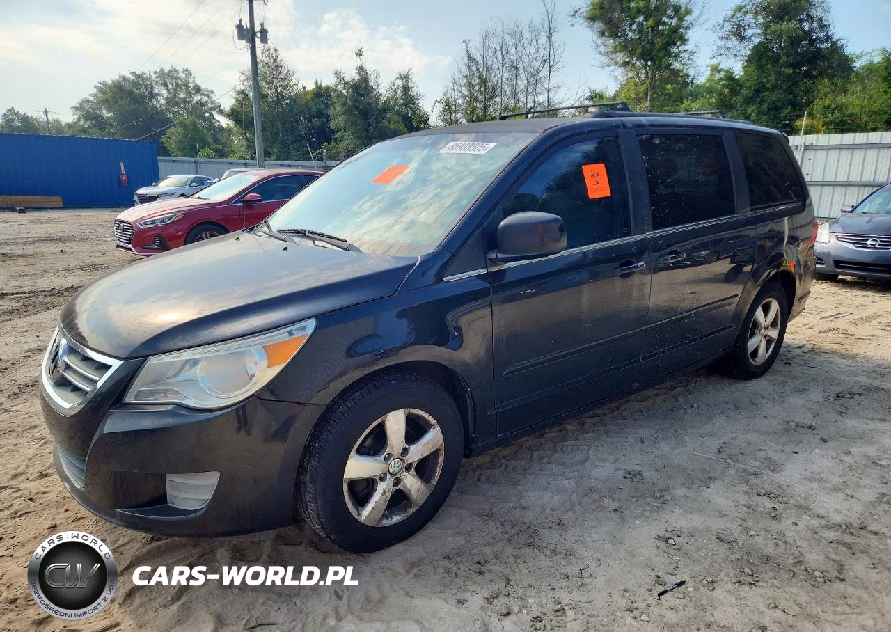 2011 Volkswagen Routan Se