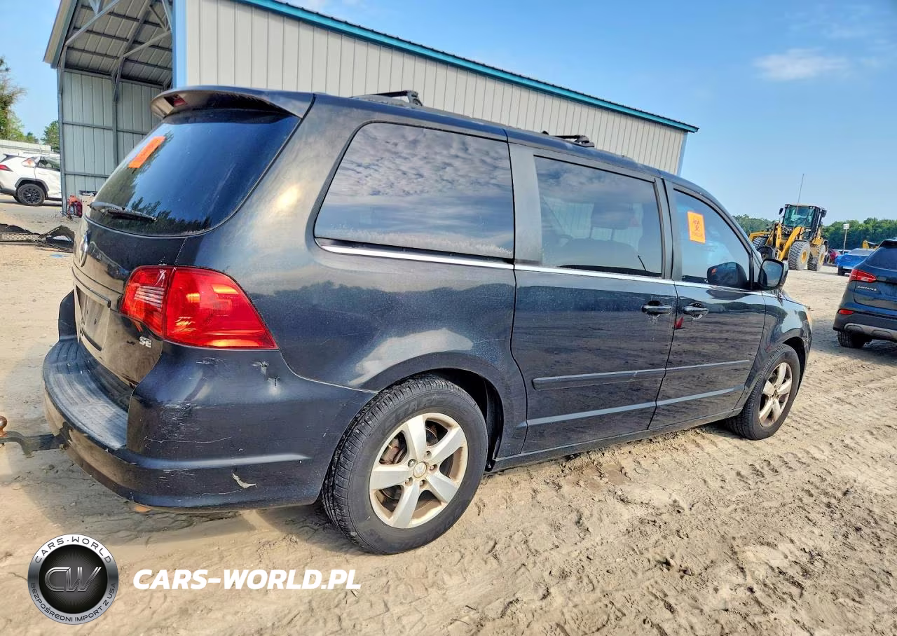 2011 Volkswagen Routan Se VIN:2V4RW3DG8BR717680 - 3