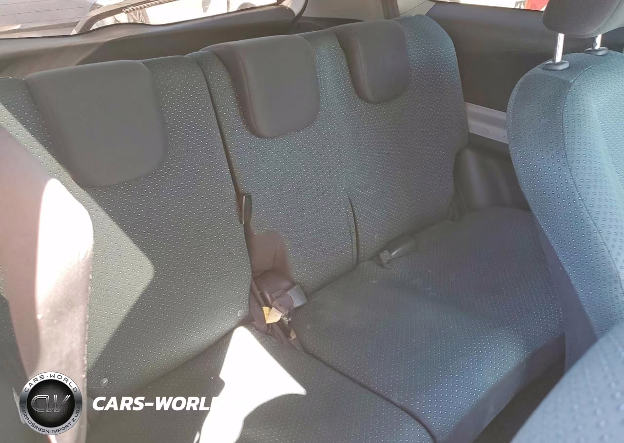 2008 Toyota Yaris Base VIN:JTDJT903285216716 - 10