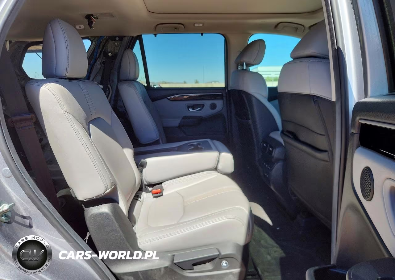 2025 Honda Pilot Touring VIN:5FNYG1H73SB065208 - 11